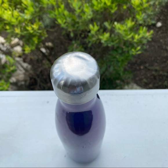 Blue 17 ounce Swell Water Bottle - Picture 4 of 6